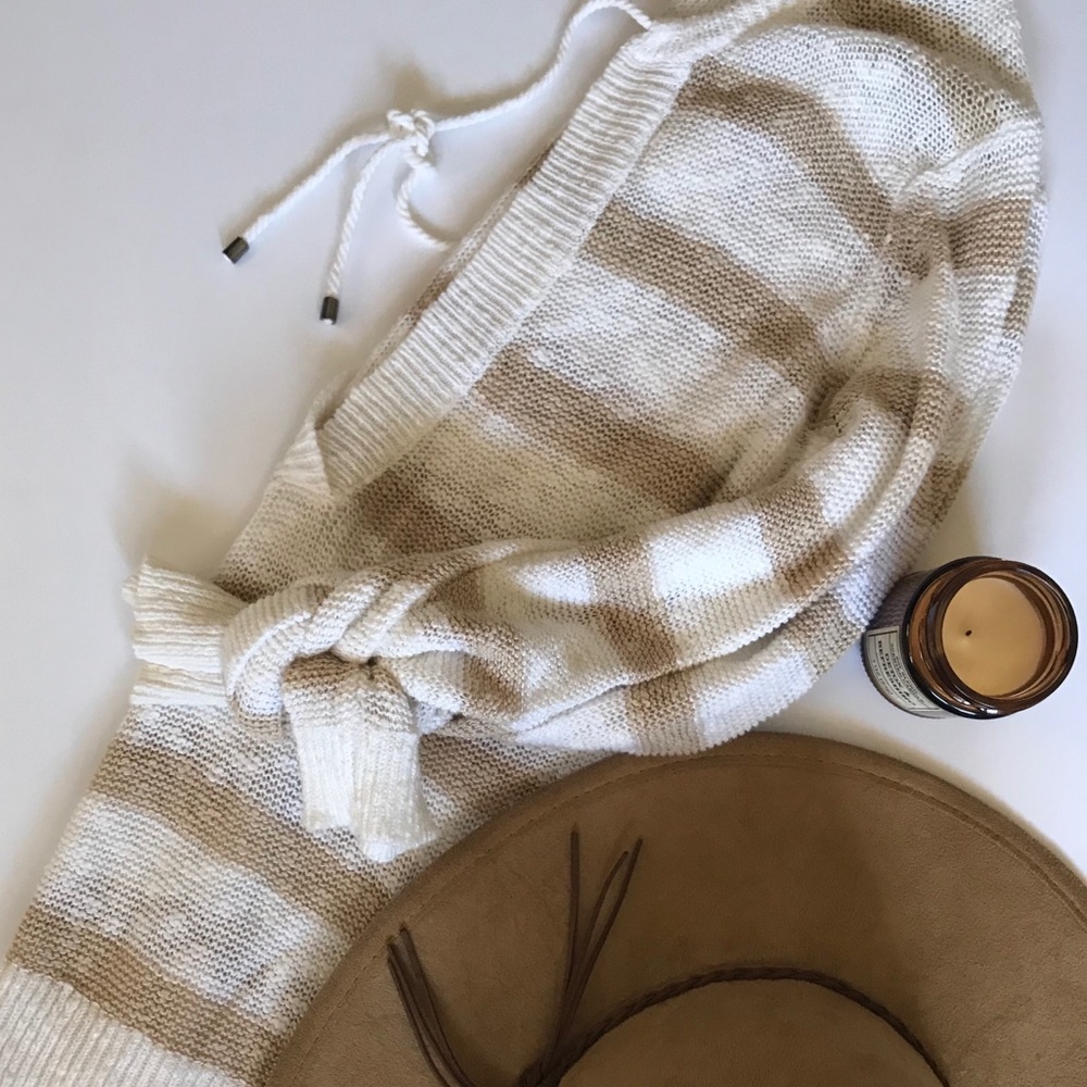 Light v-neck LOFT sweater